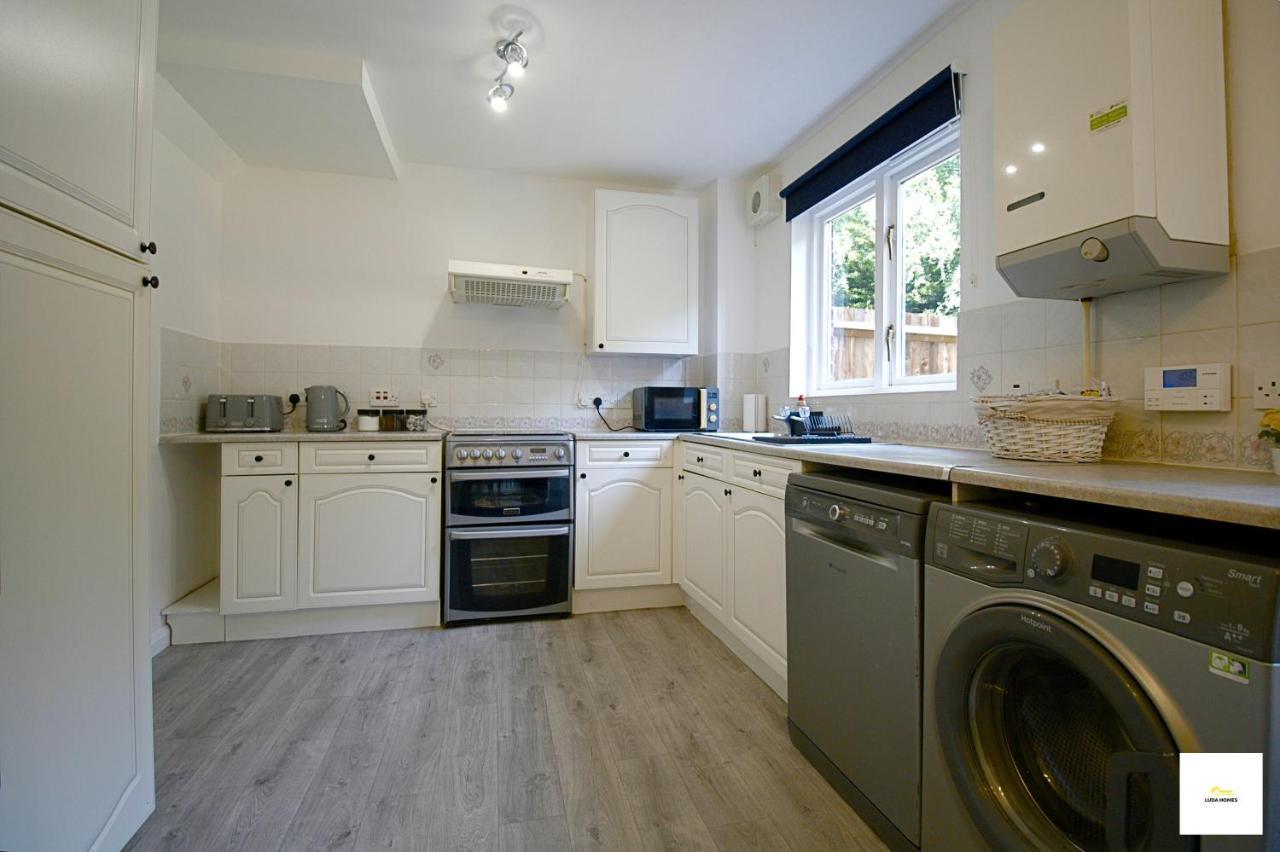 Camberley Spacious And Comfy 3 Bedroom Home, Next To Frimley Hospital With Parking Exteriér fotografie
