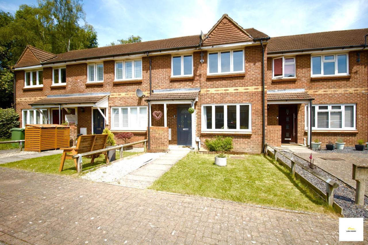 Camberley Spacious And Comfy 3 Bedroom Home, Next To Frimley Hospital With Parking Exteriér fotografie